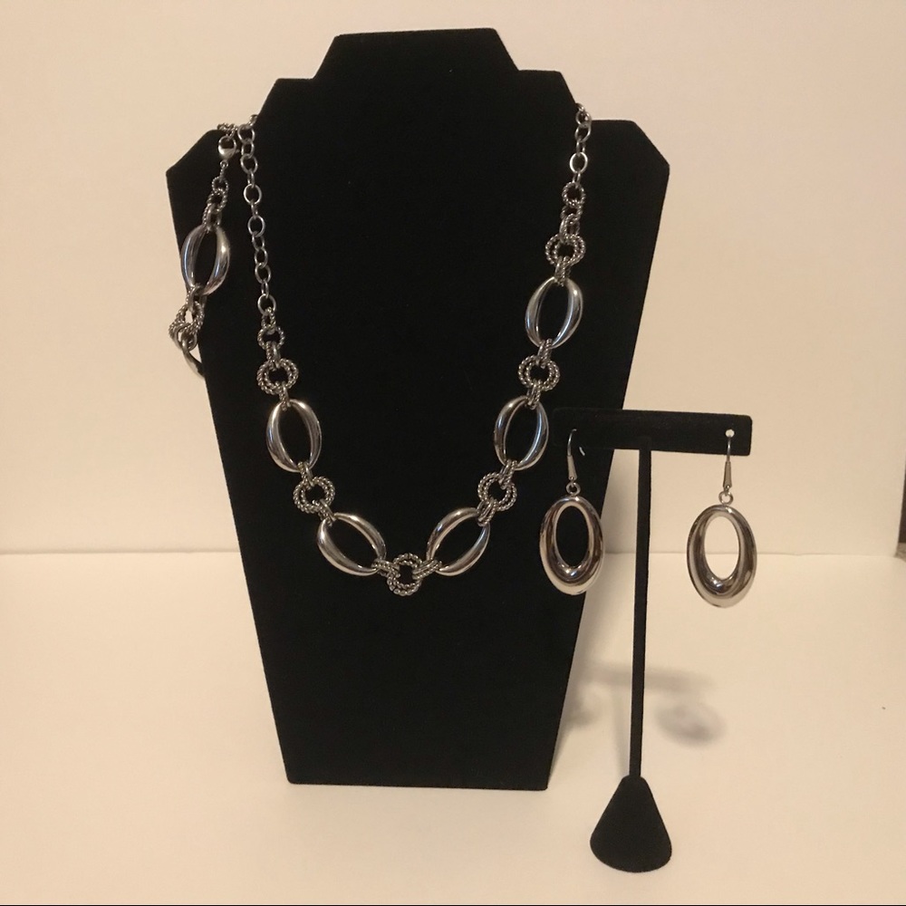 Stainless steel necklace and accessories. - Picture 7 of 8